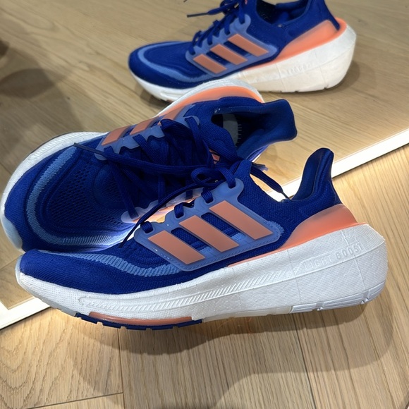 “Brand New Adidas Ultra Boost Running Shoes – Size 7/8, Gorgeous Blue & Pink!” - Picture 3 of 4